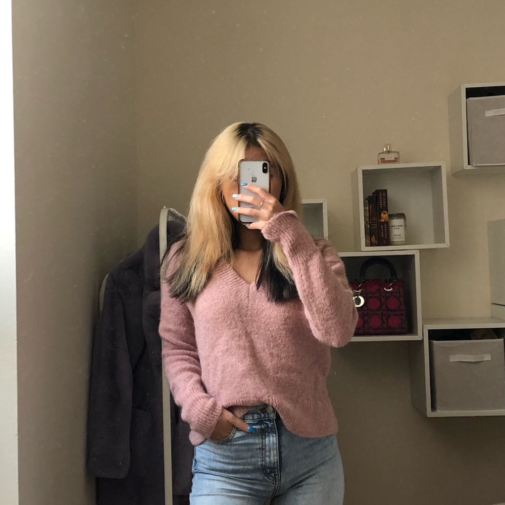 aritzia fluffy v-neck pink sweater